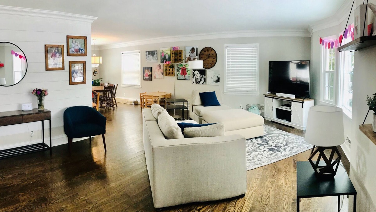 Whitefish Bay House | DNC? Stay at our Charming Home in Whitefish Bay! 10-15min to Downtown!
