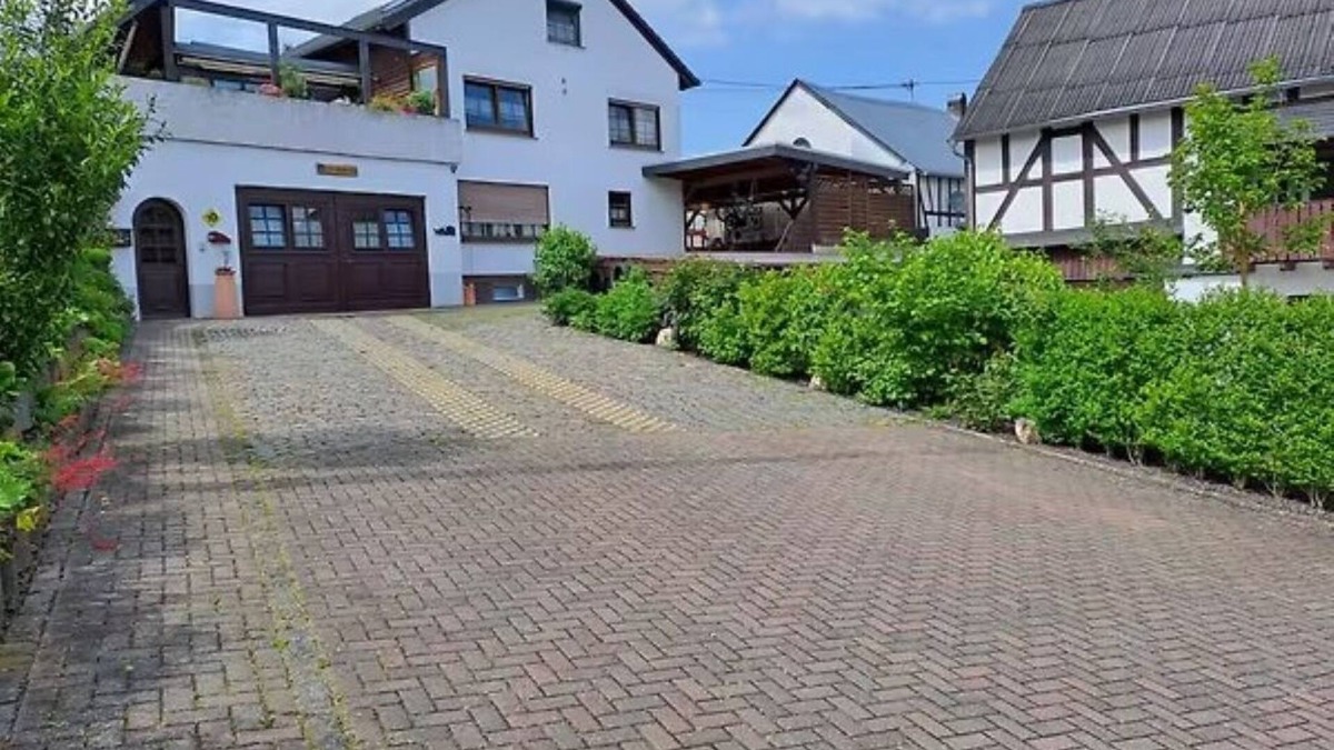 Lieg Apartment | Do-Meyer-Fewo 2 - Barrier-free, pet-friendly apartment in Lieg