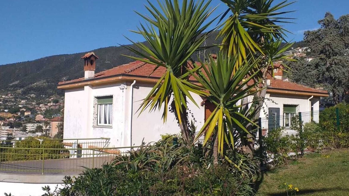 Ospedaletti House | "Do you want a corner of paradise"?
