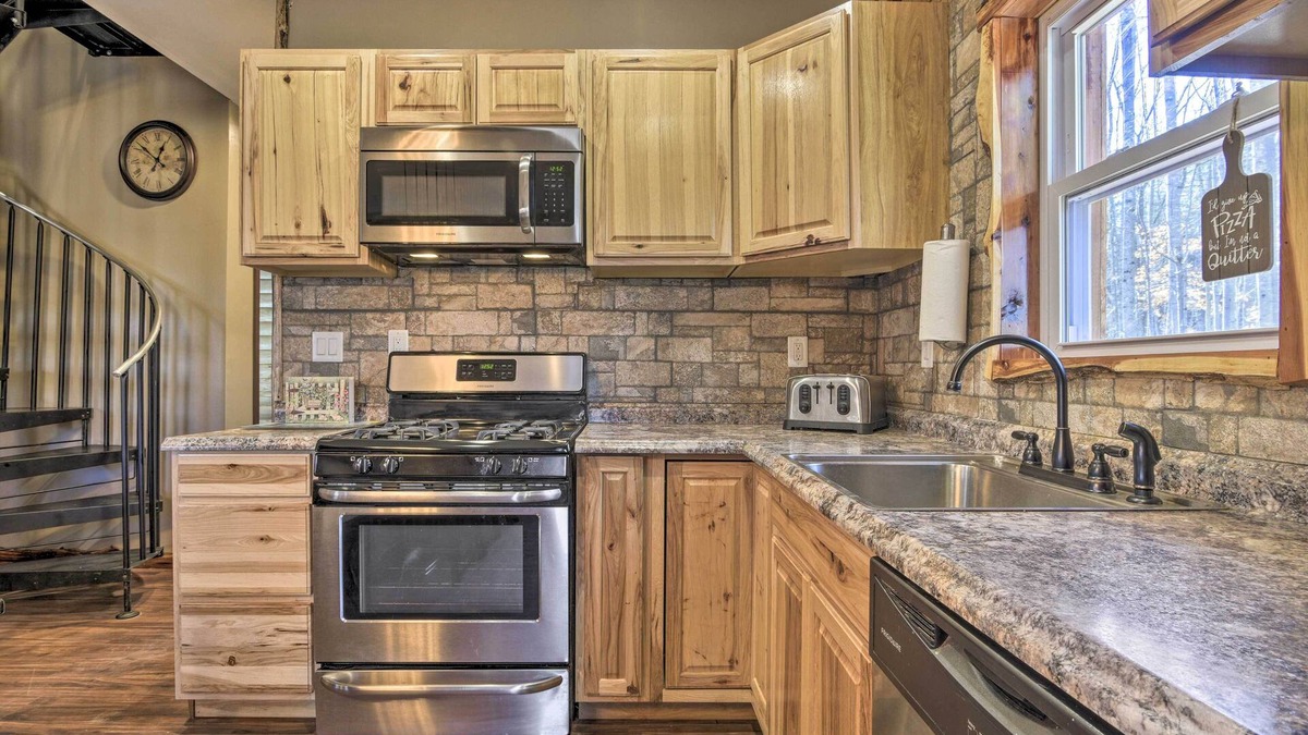 Pittsville Cottage | Dock + Boat Slip: Stylish Cabin on Leesville Lake