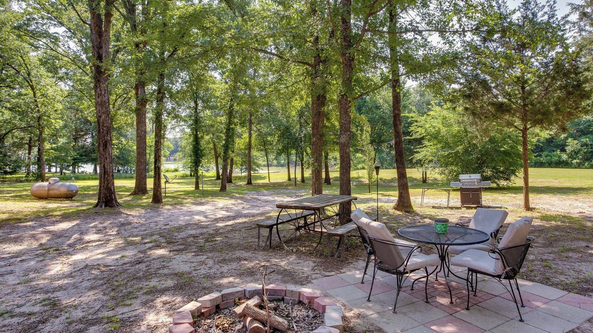 Wills Point Cottage | Dock & Fire Pit: Lake Tawakoni Vacation Rental!