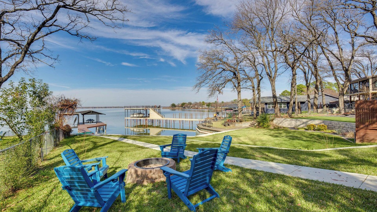 Mabank House | Dock & Fire Pit: Lakefront Gun Barrel City Getaway