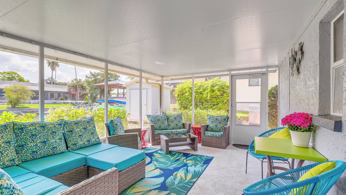 Indian Waters House | Dock, Kayaks & Bicycles: Crystal River Getaway!