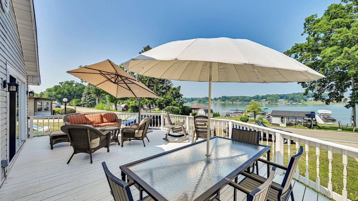 Union House | Dock & Kayaks: Lake-View Home, 29 Mi to Notre Dame