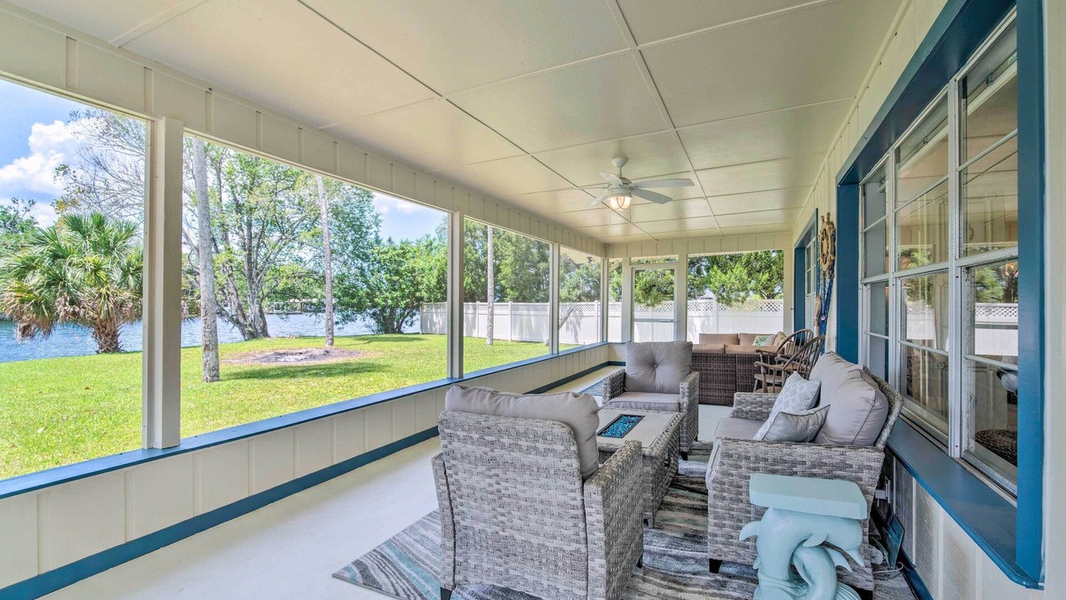 Homosassa Cottage | Dock + Lanai: Riverview Homosassa Escape!
