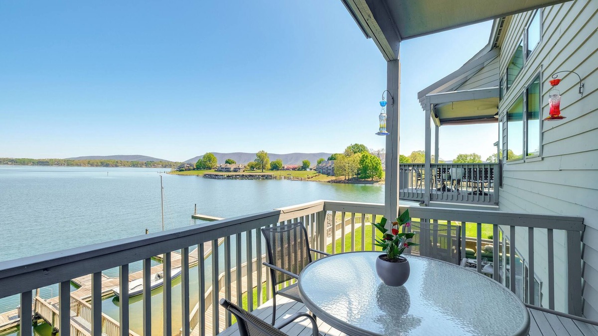North Shore Condo | Dock + Pool Access: Condo on Smith Mountain Lake