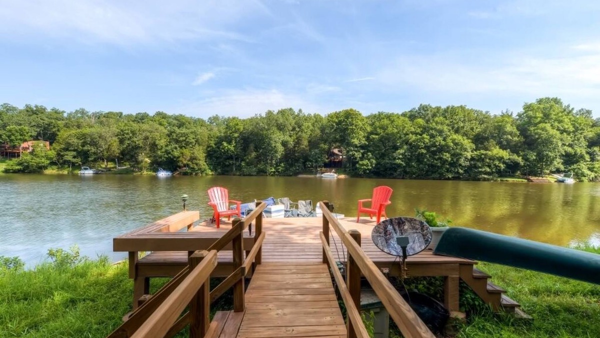 Innsbrook Cottage | Dock & Resort Perks: Quiet Lakefront Cottage
