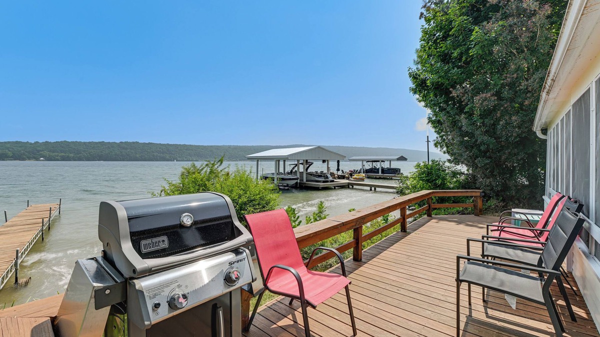 Town of Jerusalem Cabin | Dock & Rowboat: 'Beechnut Bungalow' on Keuka Lake