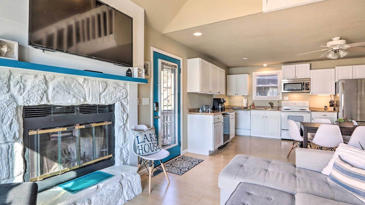 Linn Creek Cottage | Dock + Slip: Lakefront Linn Creek Home!
