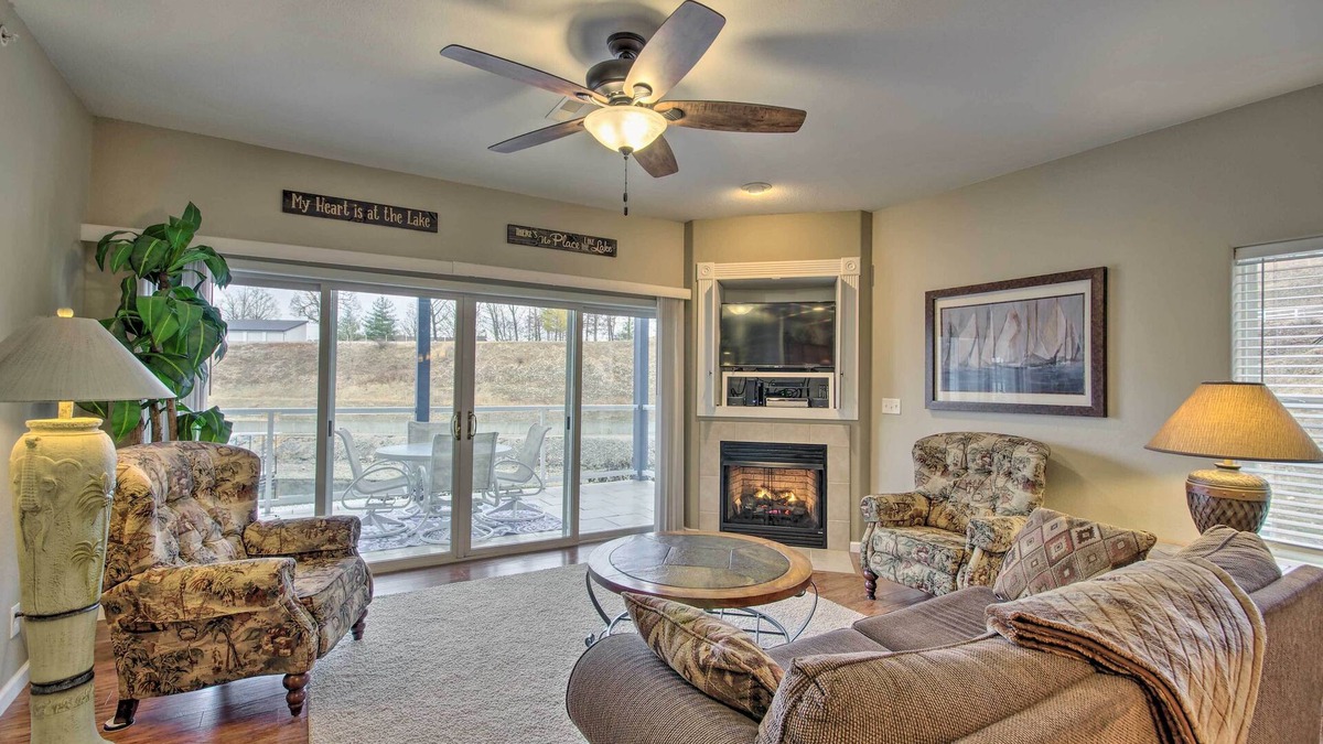 Lake Ozark Condo | Dock, Slip & Pool: Breezy Lake Ozark Escape