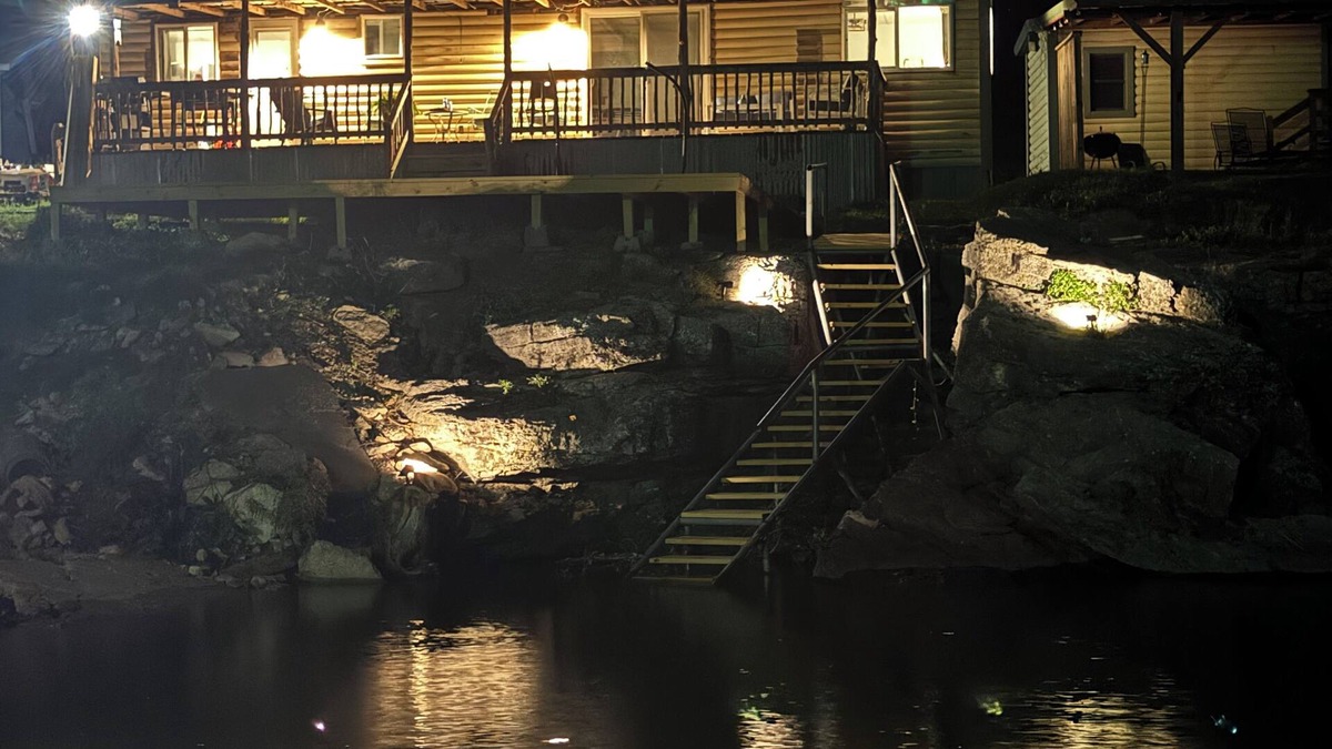 Brownwood Cabin | Dockside Cabin- waterfront, kayaking, fishing, swimming