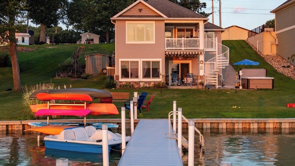Bristol House | Dockside Daze | Lakefront + Hot Tub