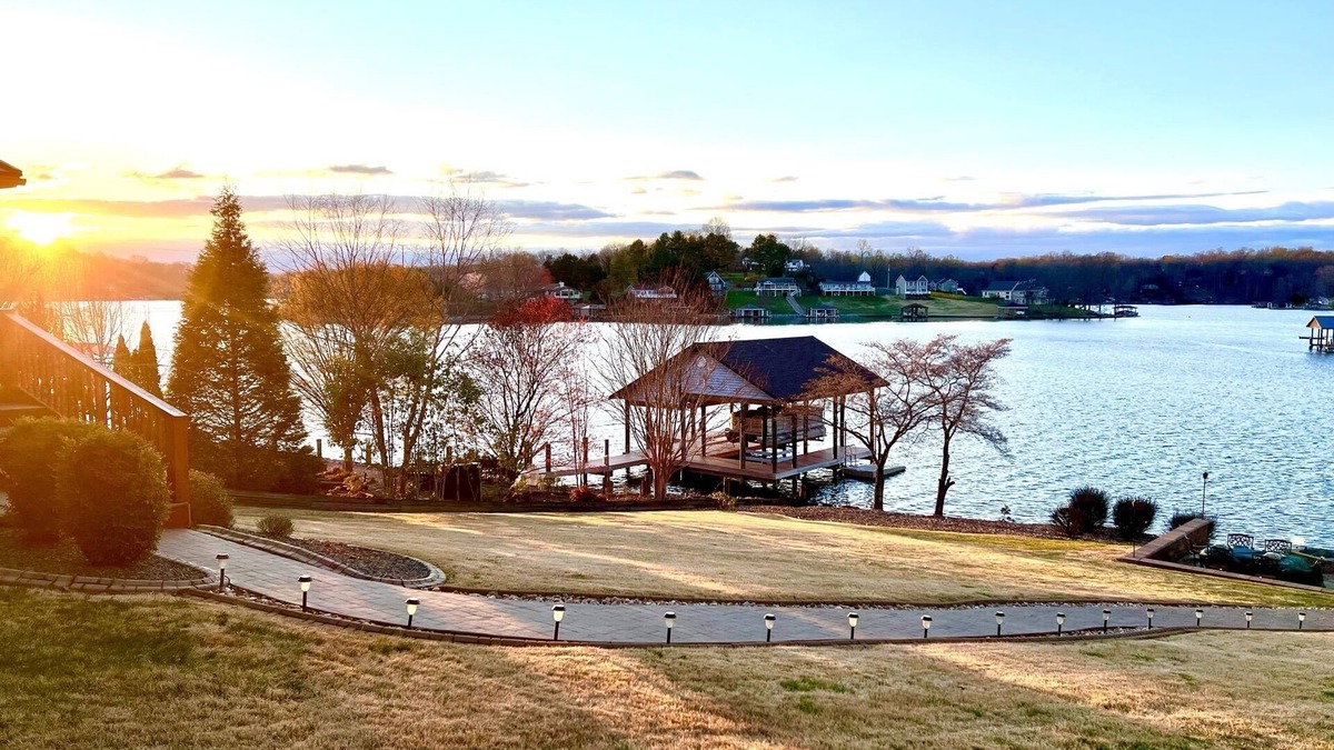 Moneta House | Dockside Daze-Prime Waterfront Loc w/Amazing View, Firepit, Tiki Bar, Lrg Dock