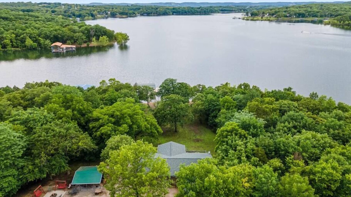 Shell Knob House | Dockside Getaway Lakefront, Campfire, Cooking Area