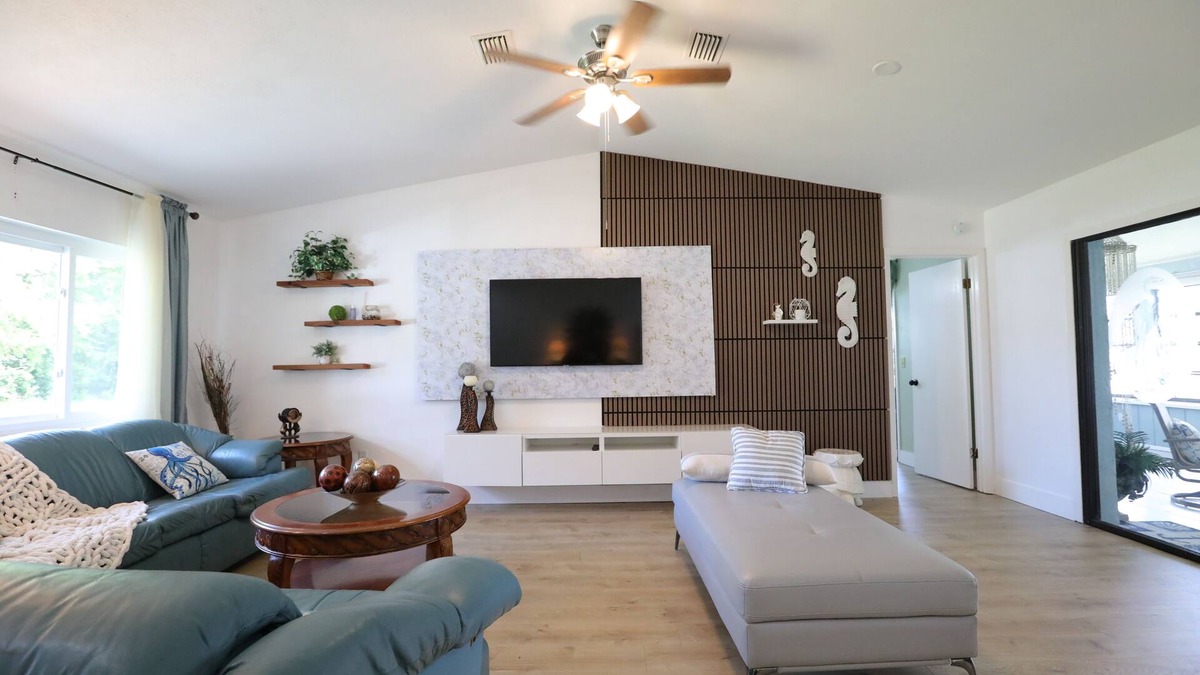 Palm Harbor House | Dockside Nautical Nook - a dog friendly coastal retreat, 10 min from the beach