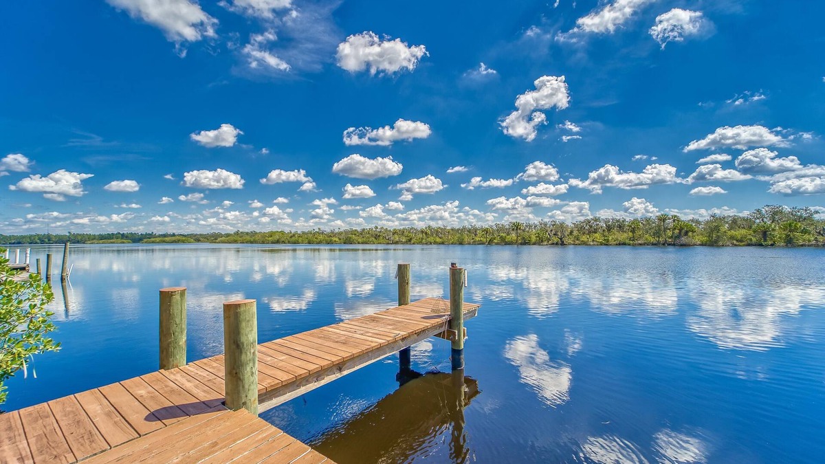 Southside Rural Community Apartment | Dockside Oasis, Private Entrance & Balcony