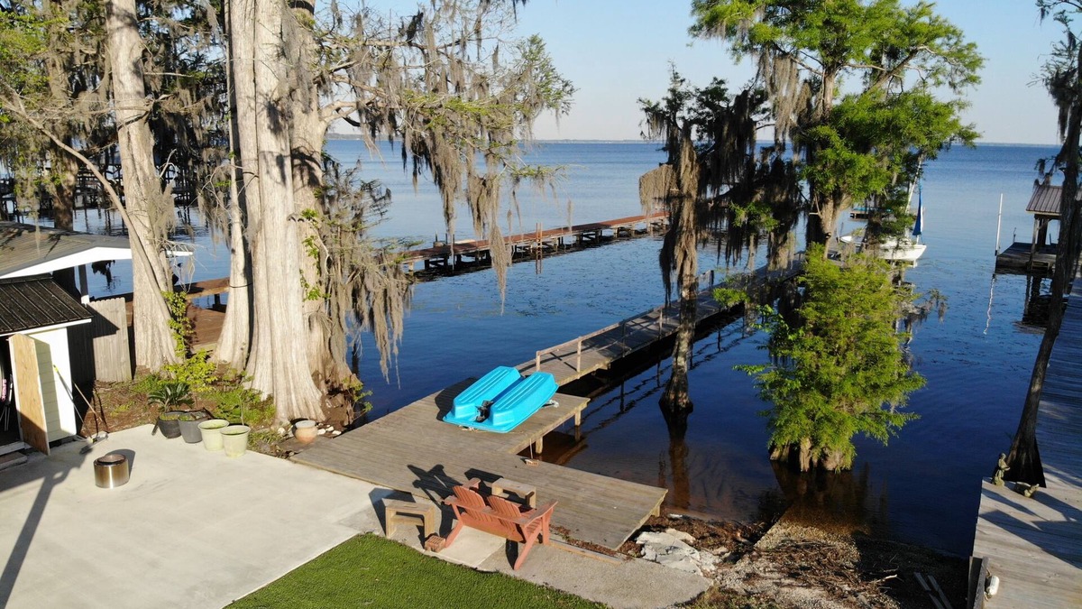 Lake Waccamaw House | DOCKTAILS CABANA! Lake Front! HUGE outdoor space!