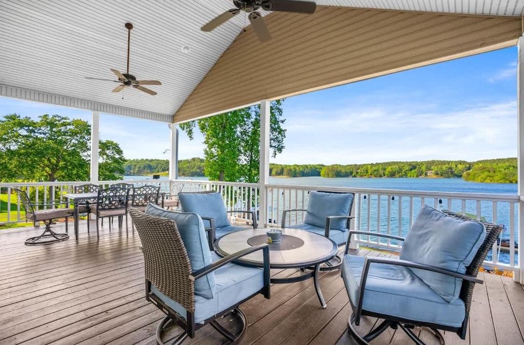 Six Mile House | DockTales - Panoramic Views & Private Dock