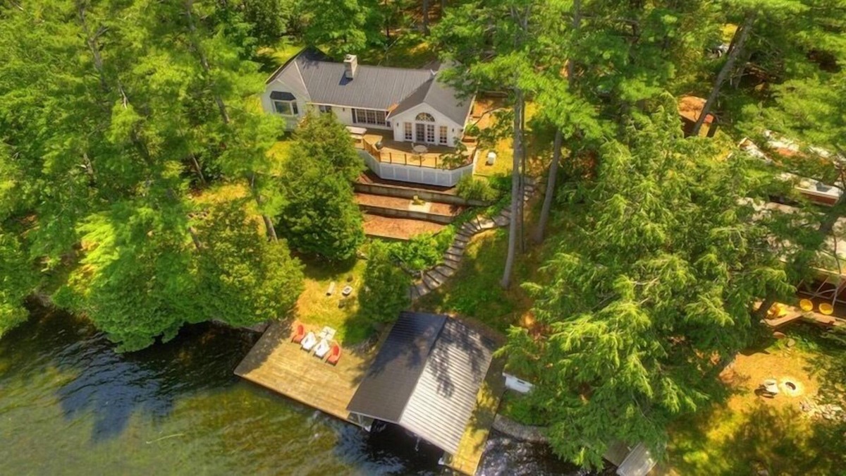 Rideau Lakes House | Dockview Splendour on Opinicon Lake