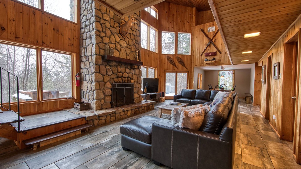 Jay House | Doe-A-Deer Chalet in Jay NY Perfect for Large Groups Close to Whiteface Mountain