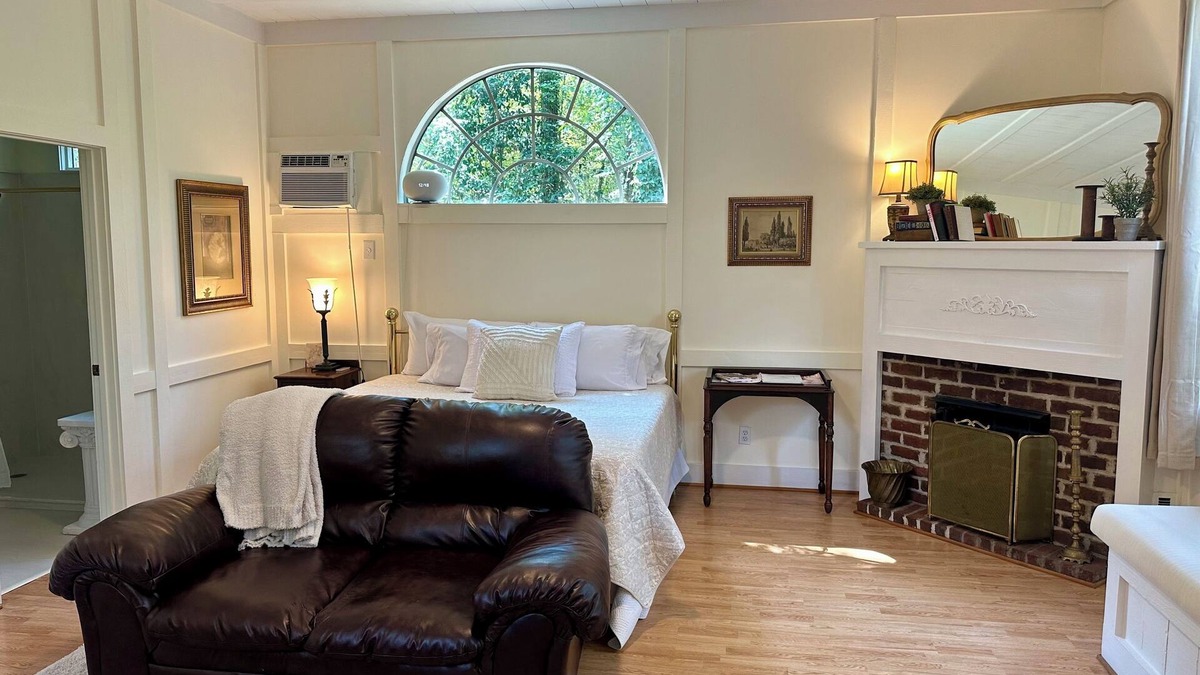 Nacogdoches Cabin | Doe Stowey - An English cottage escape at Stag Leap Cabins!