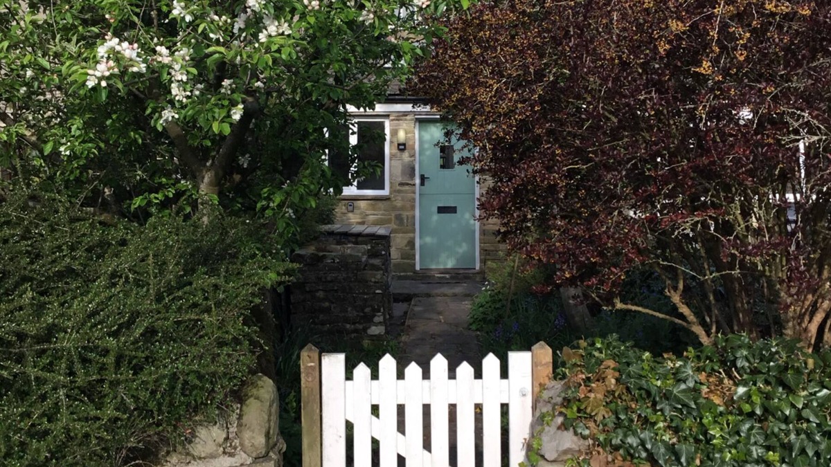 Airton Cottage | DOFFERS COTTAGE, character holiday cottage, with open fire in Airton