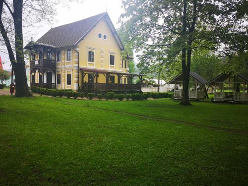 Dofteana Cabin | Dofteana Park