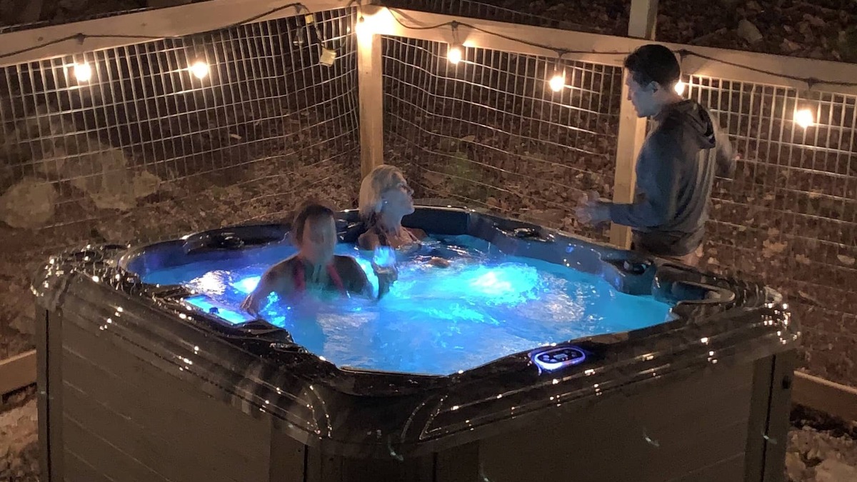 Gilmanton House | Dog Daze 3– Hot Tub, Fire Pit & Grill – 16 m concerts ~Fenced Yard 4 Pups!