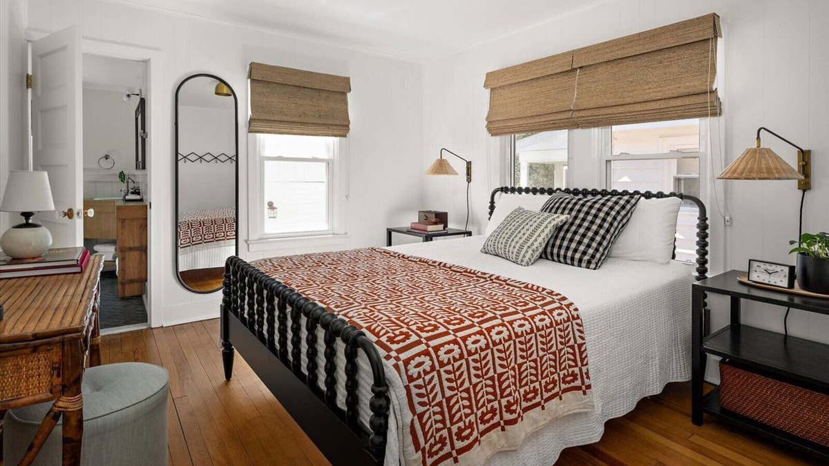 South Rehoboth House | Dog-friendly 14 Ocean Block Rehoboth Beach Cottage