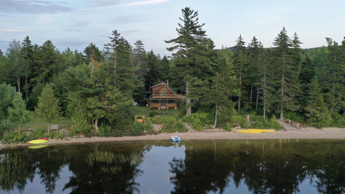 Sullivan Cabin | Dog-Friendly Autumn Retreat- Hike Relax, Repeat!