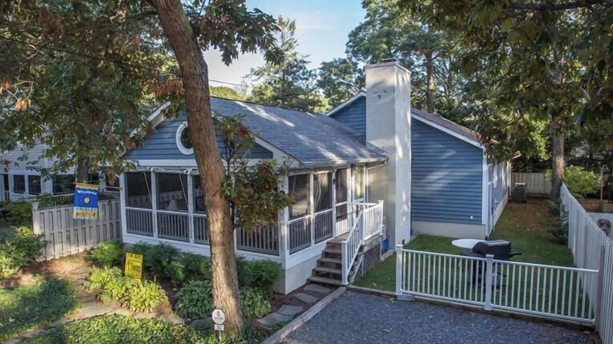 The Pines House | Dog-Friendly Beach House, 2.5 Blocks to Shore – Perfect for Family Getaways!