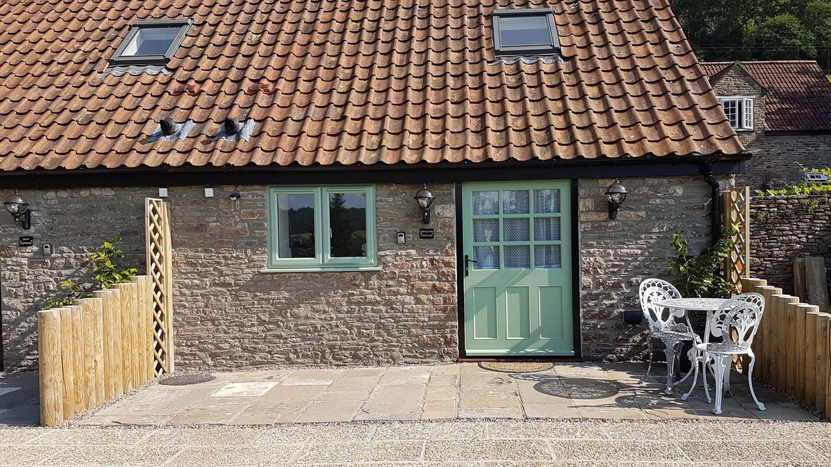 Tickenham House | Dog friendly beautiful 1 bed barn conversion in country setting