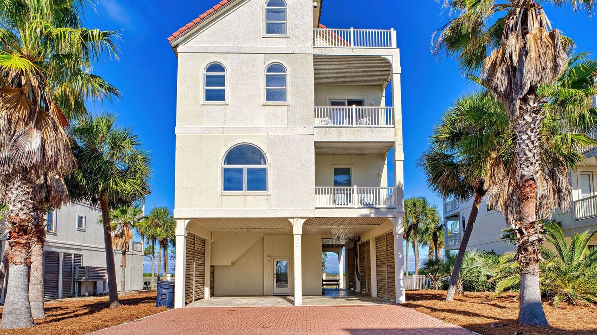 East End House | Dog Friendly, Community Pool, Across from Beach, Sunset Beach