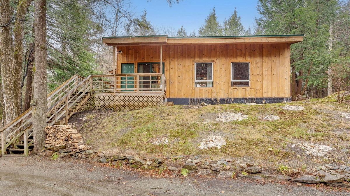Stratton House | Dog-friendly cabin in the woods with firepit - ski & golf at nearby mountains