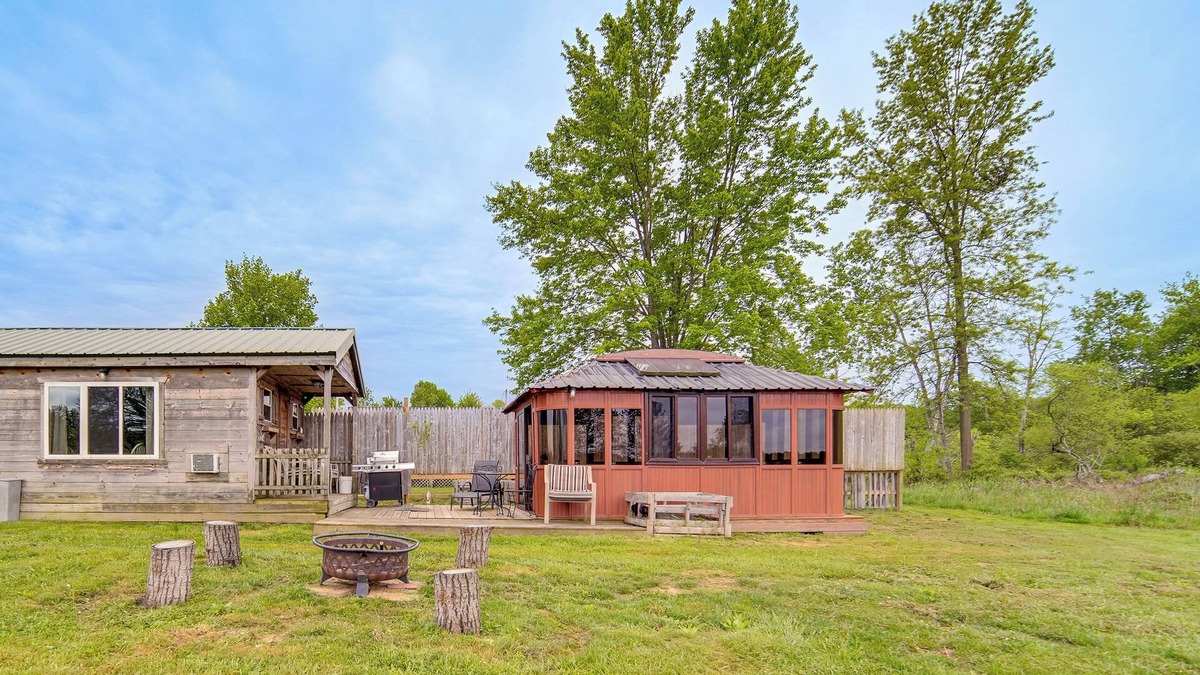 Westford Apartment | Dog-Friendly Cabin Near Pymatuning Lake!