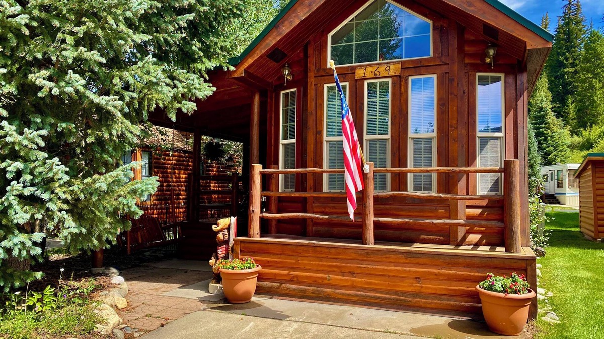 The Highlands Ski Chalet | Dog-Friendly Cabin near Breckenridge Gondola, hiking, bike trails.