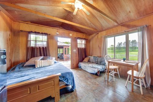 Westford Apartment | Dog-Friendly Cabin Near Pymatuning Lake!