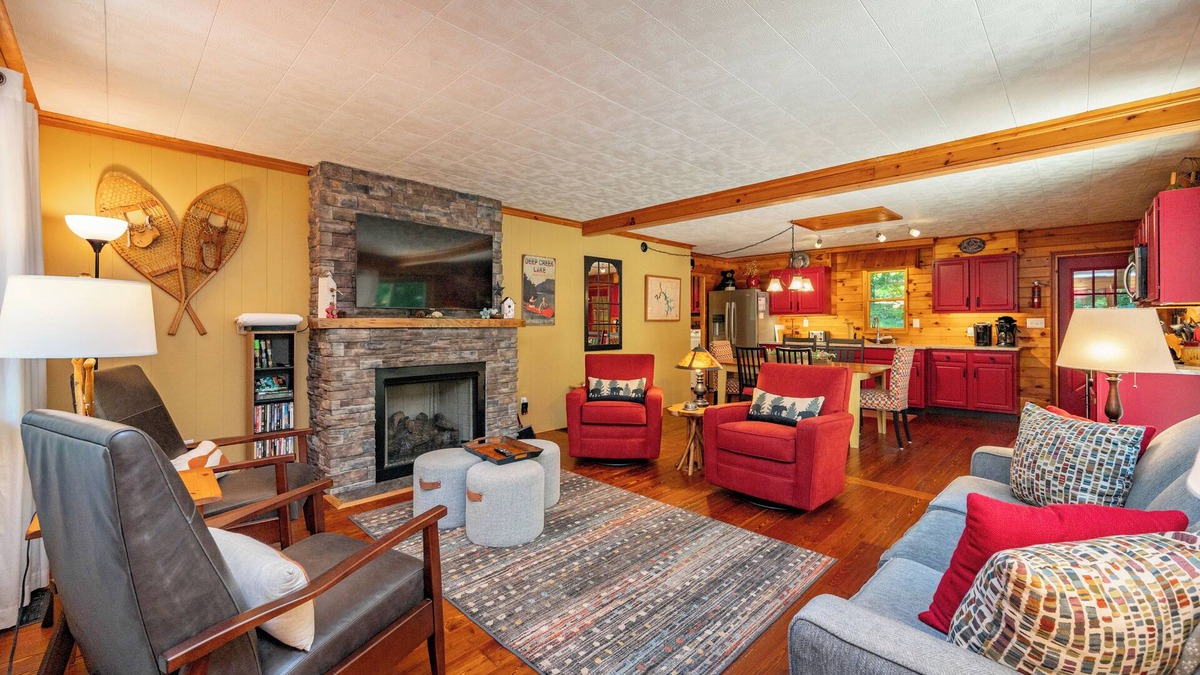 McHenry House | Dog-Friendly Cabin w/Hot Tub & Fire Pit