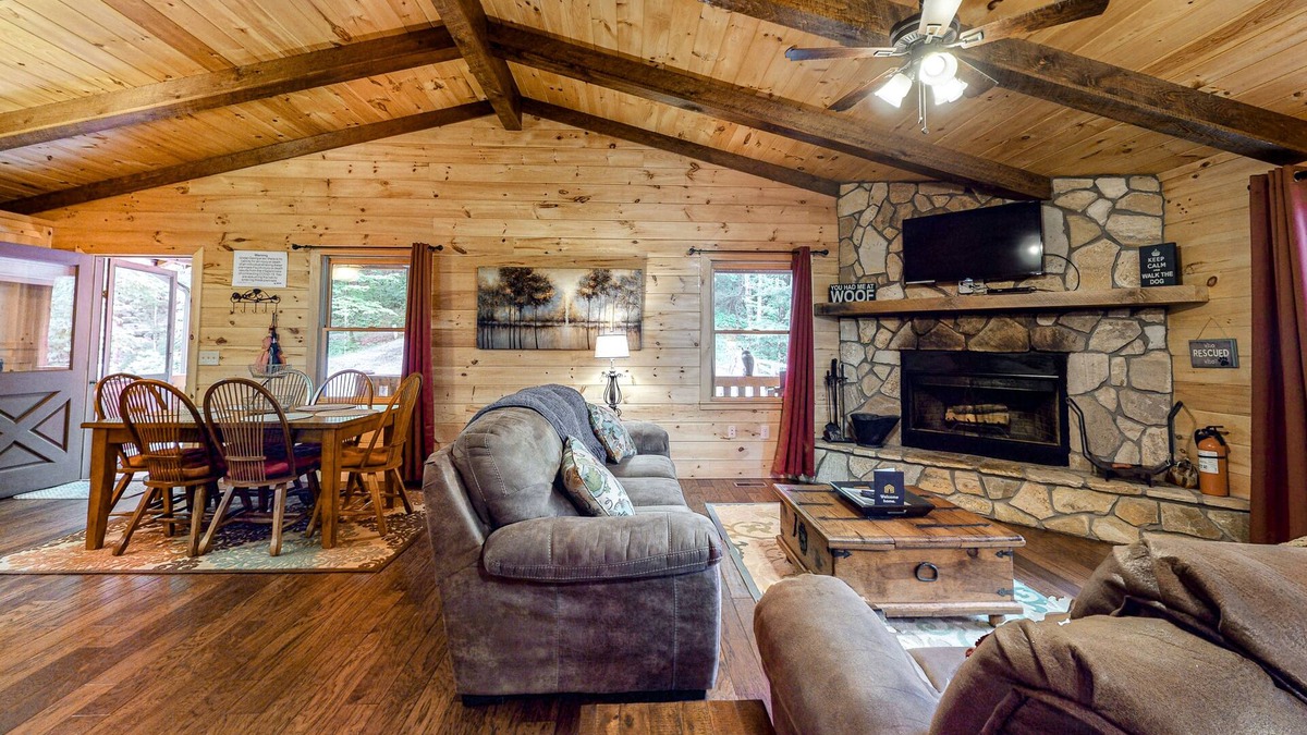 Aska Cabin | Dog-friendly cabin with private hot tub, fenced yard, and gorgeous location