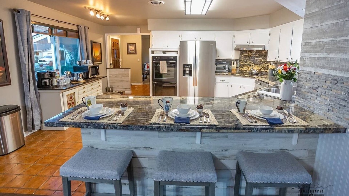 Gore Ranch House | Dog Friendly + Canopy Lit Pool + 2 Masters w/Kings