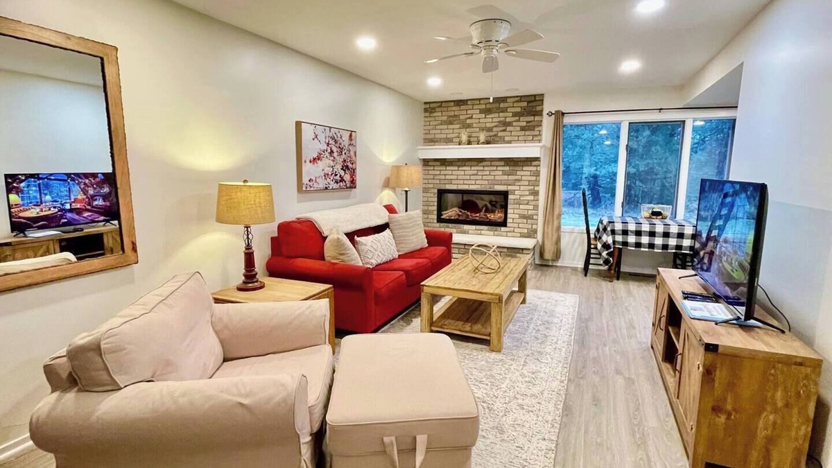 Harbor Springs Condo | DOG Friendly Condo w/POOLS (1 Mile from Ski Hill)