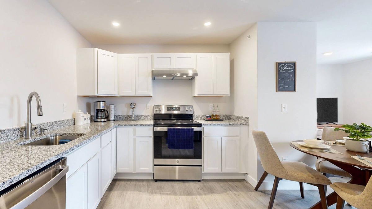 Somersworth Apartment | Dog-friendly condo with full kitchen, central AC, & fast WiFi in a walkable area