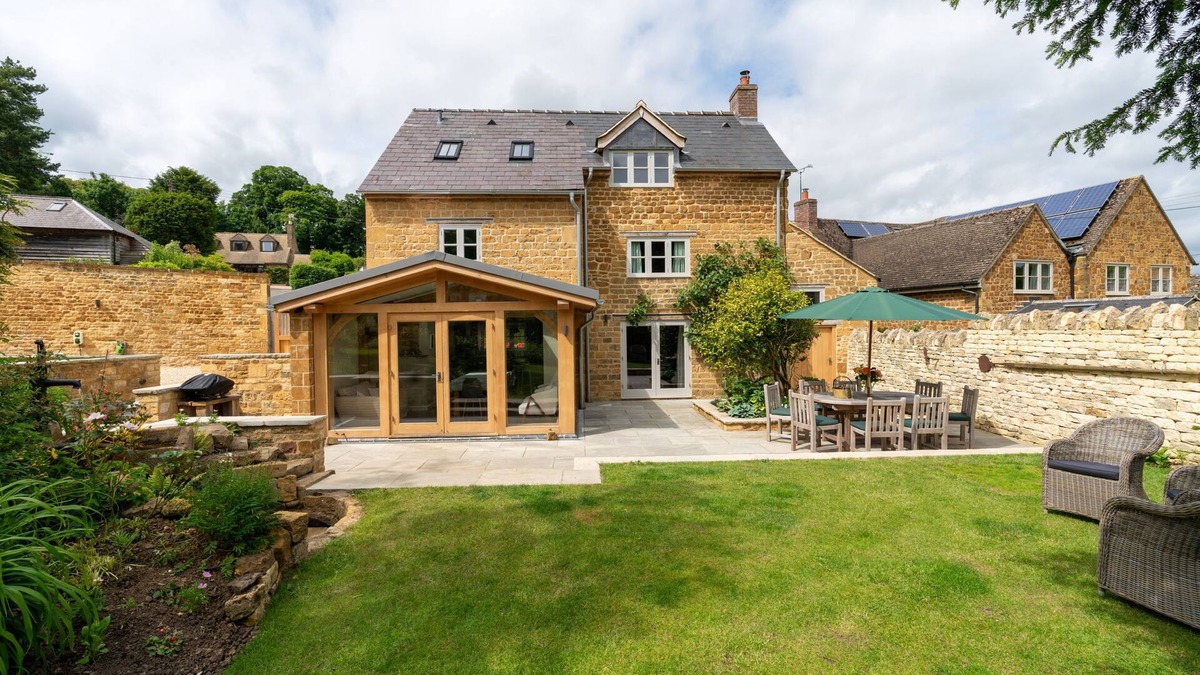 Ilmington Cottage | Dog friendly cottage - Gardners Cottage
