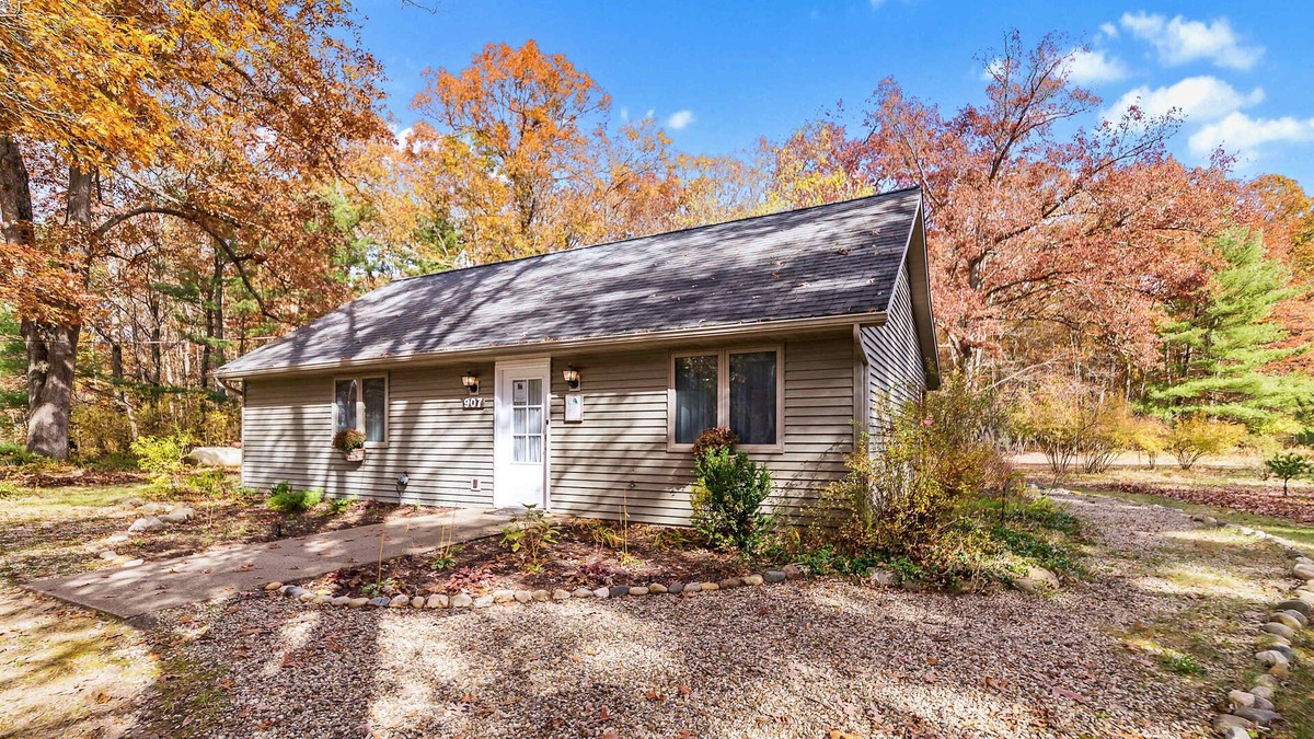 Kendall House | Dog-Friendly Cottage with Hot Tub & Lake Access
