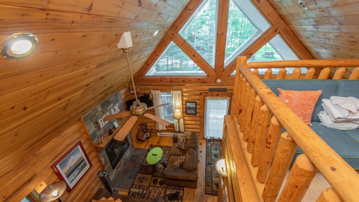 Thayerville Cabin | Dog Friendly Deep Creek Hideaway w/Fireplace