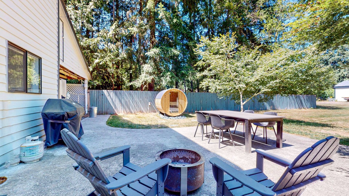 Union Hill-Novelty Hill House | Dog-friendly downstairs retreat with outdoor sauna, full kitchen, firepit, patio