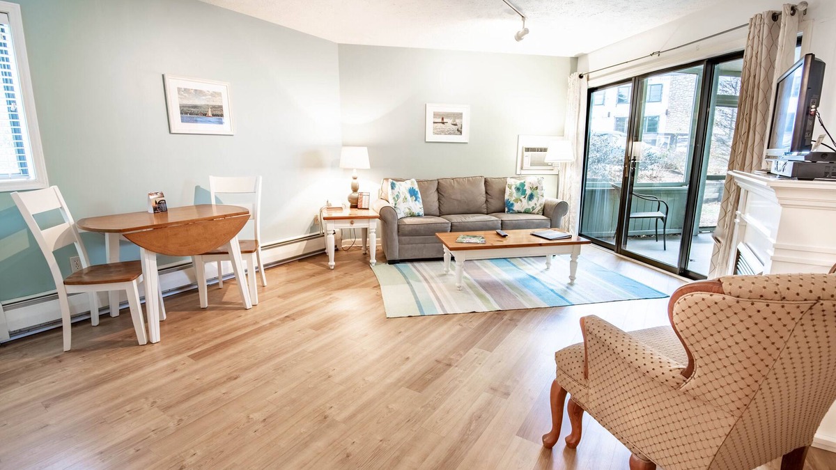 Charlevoix Condo | Dog Friendly | Downtown Charlevoix Condo | Indoor/Outdoor Pool | Jacuzzi Tub