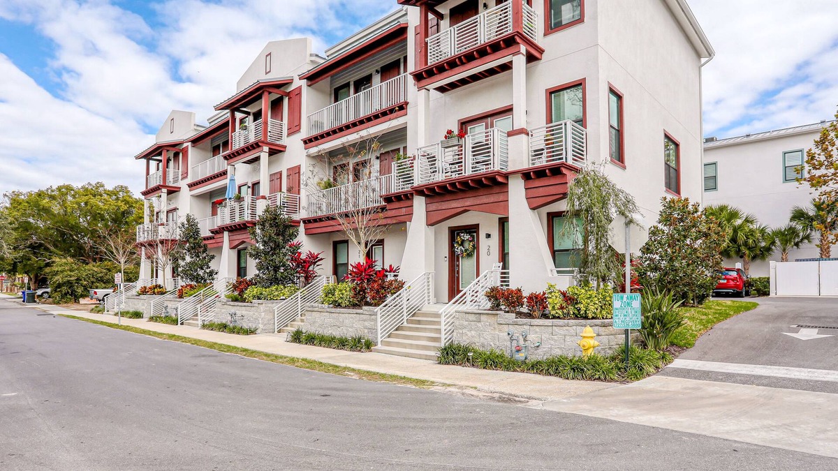 Downtown Dunedin House | Dog-friendly escape with top-floor balcony & walk to beach - 30-day minimum