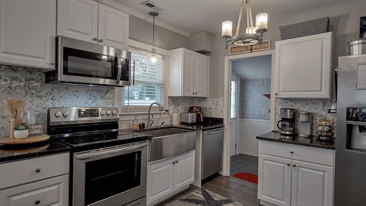 Hampton Cottage | Dog-friendly fenced 2BR/1.5 bath cottage, 2 blocks to beach, near military bases