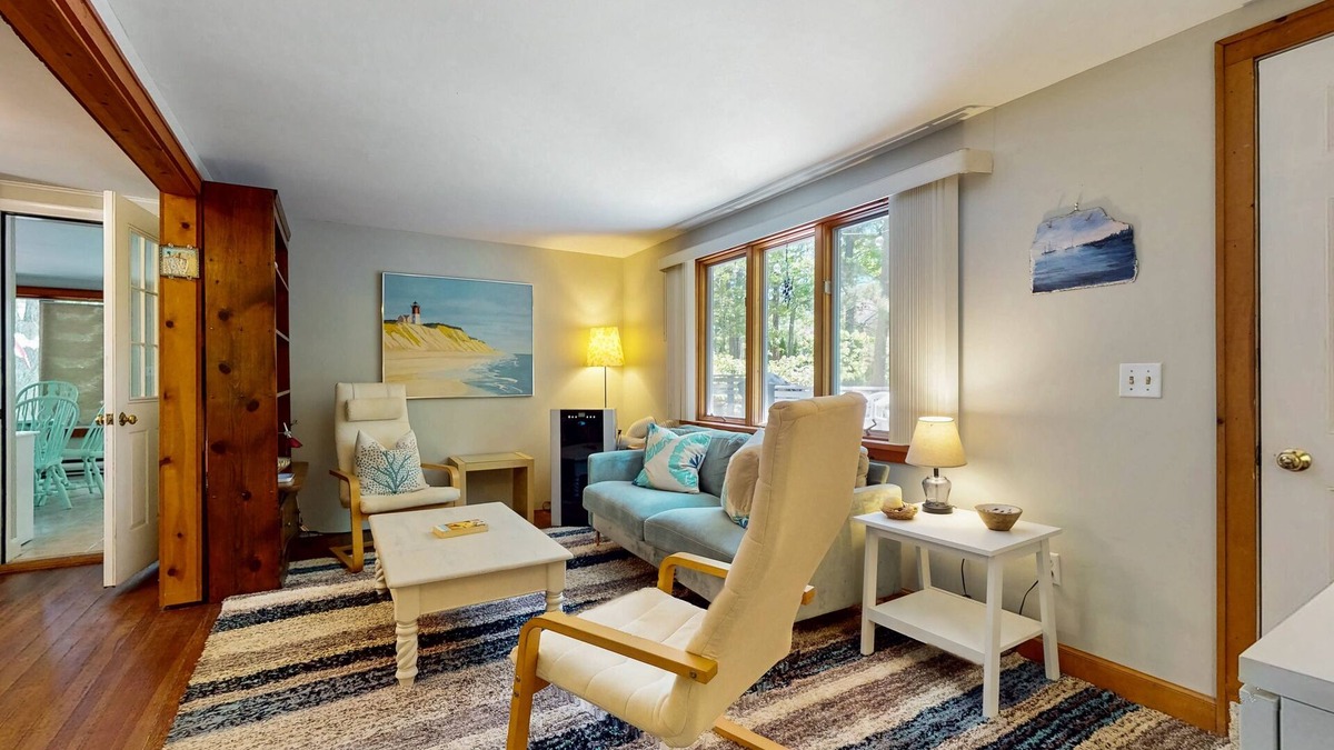 North Eastham House | Dog-friendly forest cottage with firepit & great deck, walk to bay beaches